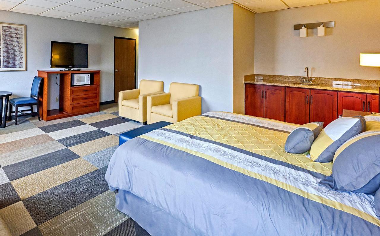 Hotel Coratel By Jasper Iowa
